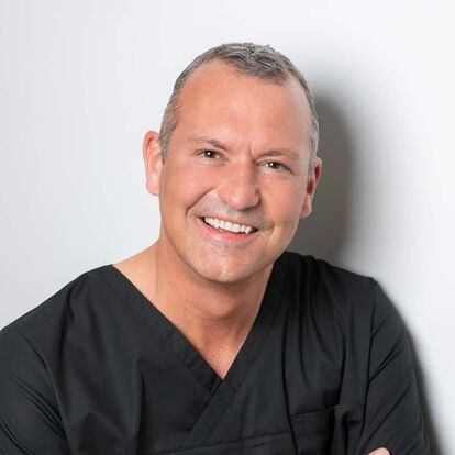 Dr. Dr. Marc Holst
